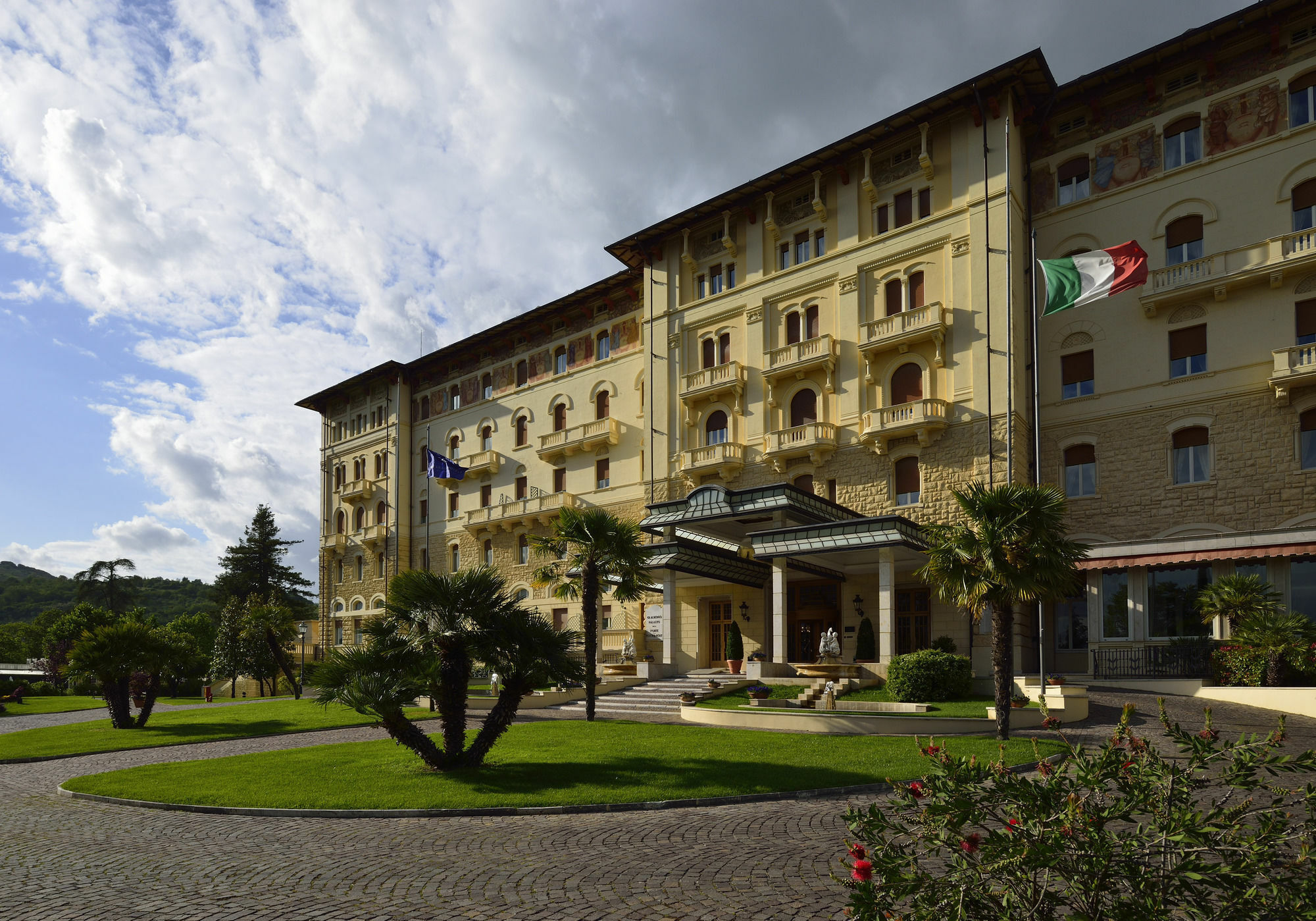 Grand Hotel Palazzo Della Fonte فيوجّي المظهر الخارجي الصورة